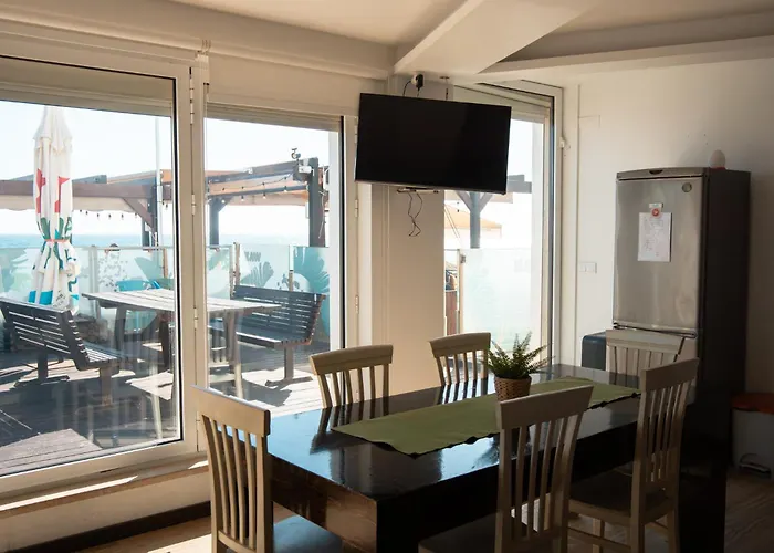 아파트 Wax By The Sea *